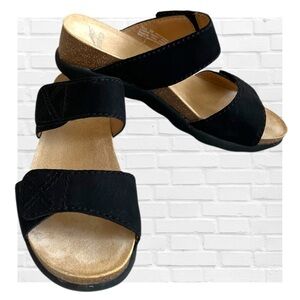 Dansko Maddy Black Strappy Leather Cork Sandals Size 38 US 7-7.5 Comfort Womens